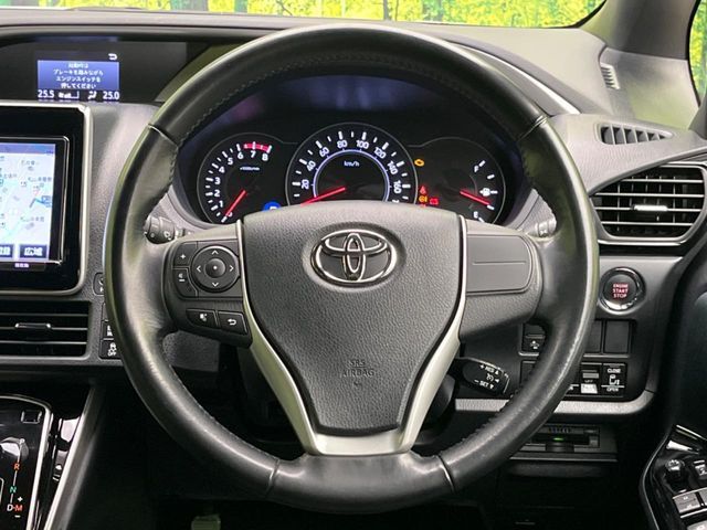 TOYOTA VOXY 2017
