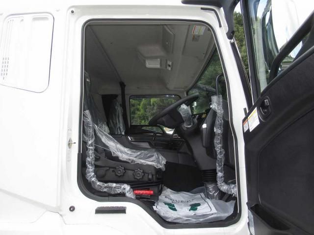 MITSUBISHI FUSOU SUPER GREAT 2025