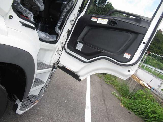 MITSUBISHI FUSOU SUPER GREAT 2025