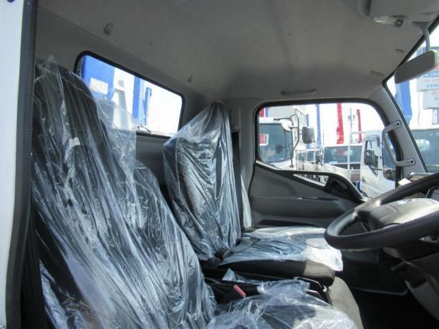 MITSUBISHI CANTER 2025