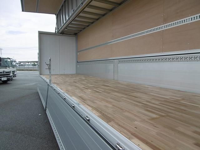 MITSUBISHI FUSOU SUPER GREAT 2025