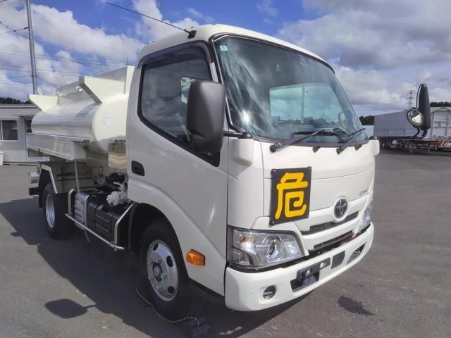 TOYOTA DYNA 2025