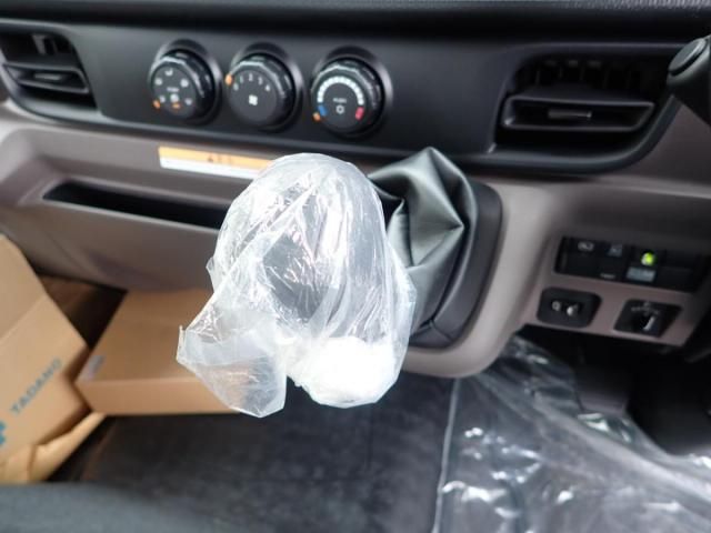 MITSUBISHI CANTER 2025