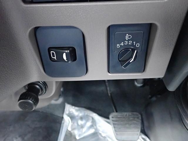 MITSUBISHI CANTER 2025