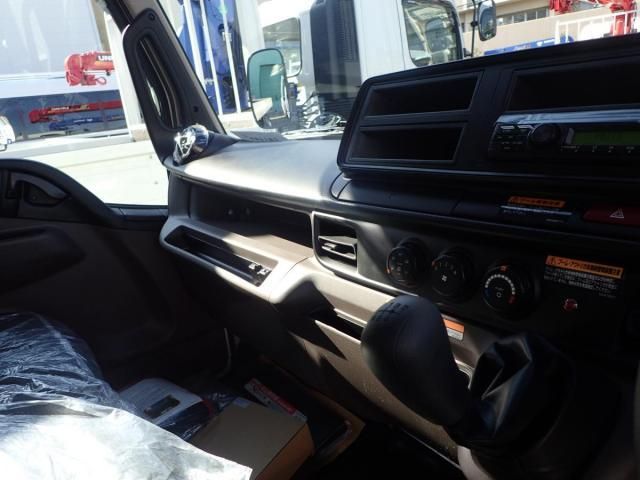 MITSUBISHI CANTER 2025