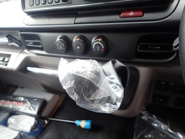 MITSUBISHI CANTER 2025