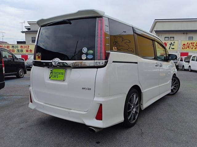 TOYOTA NOAH 2019