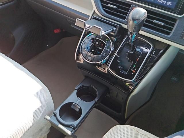 TOYOTA NOAH 2019