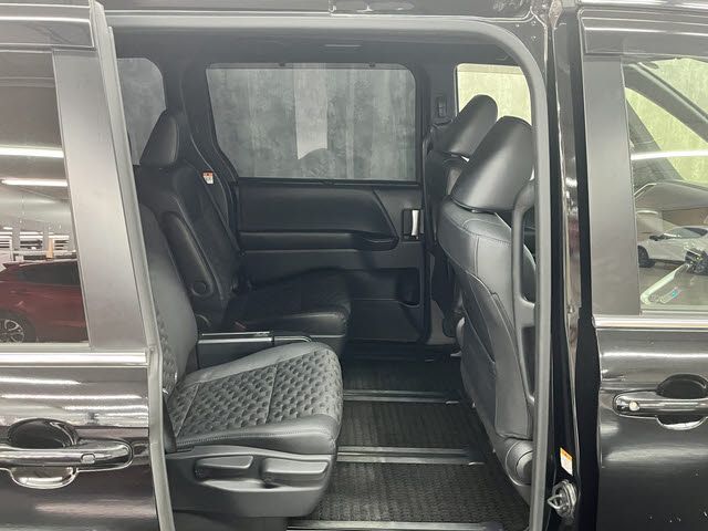 TOYOTA VOXY HYBRID 2022