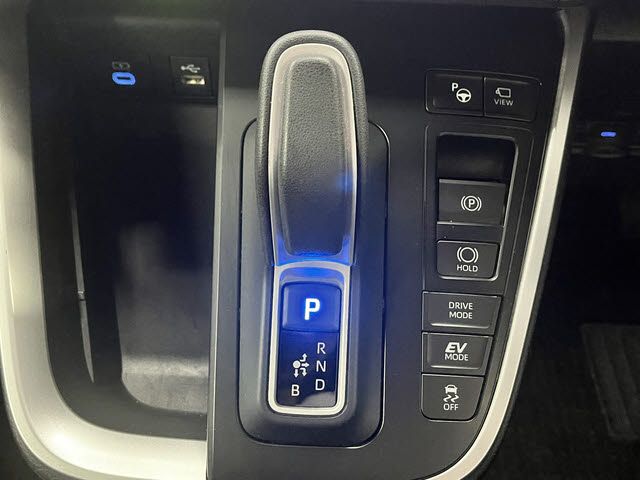 TOYOTA VOXY HYBRID 2022