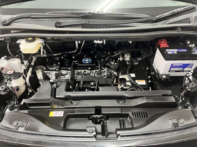 TOYOTA VOXY HYBRID 2022