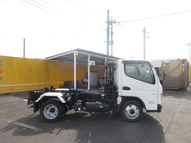 MITSUBISHI CANTER 2024