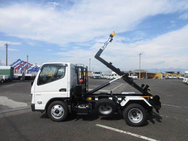 MITSUBISHI CANTER 2024