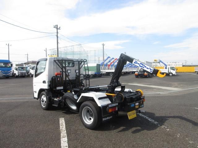 MITSUBISHI CANTER 2024