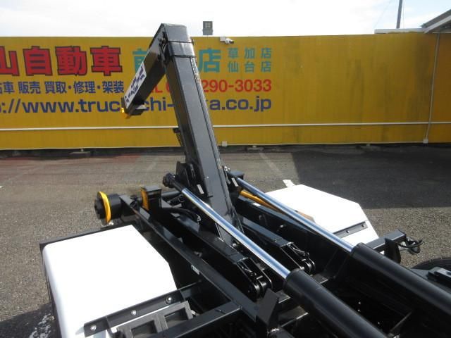 MITSUBISHI CANTER 2024