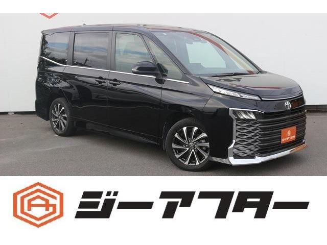 TOYOTA VOXY 2023