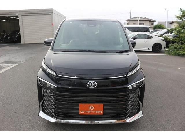 TOYOTA VOXY 2023