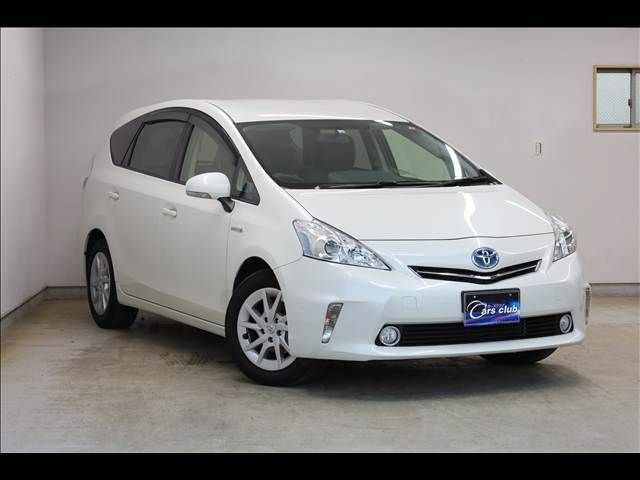 TOYOTA PRIUS Alpha 2012