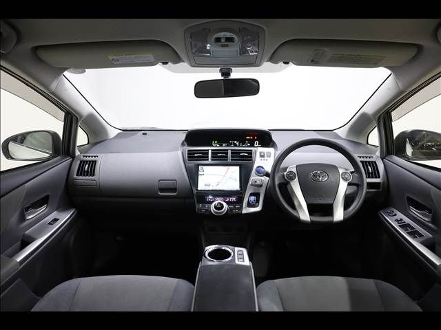 TOYOTA PRIUS Alpha 2012