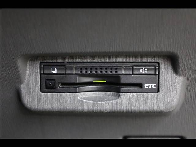 TOYOTA PRIUS Alpha 2012