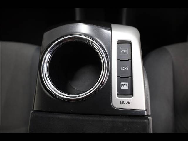 TOYOTA PRIUS Alpha 2012