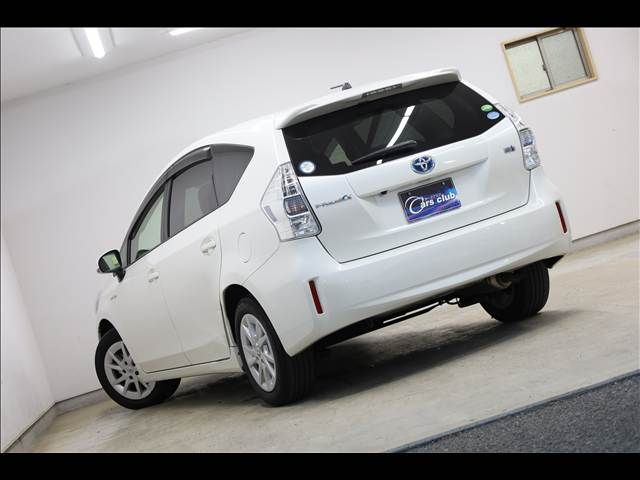 TOYOTA PRIUS Alpha 2012