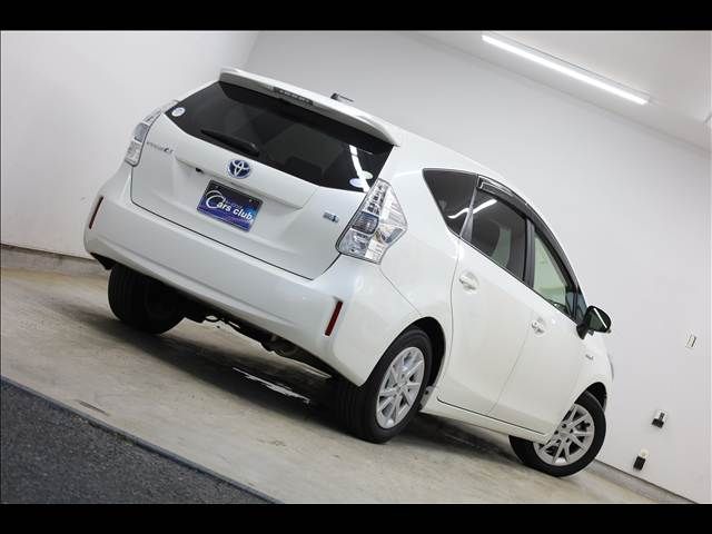 TOYOTA PRIUS Alpha 2012