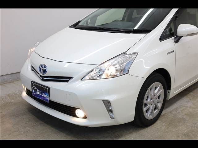 TOYOTA PRIUS Alpha 2012