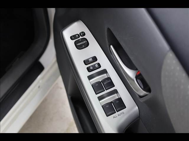 TOYOTA PRIUS Alpha 2012