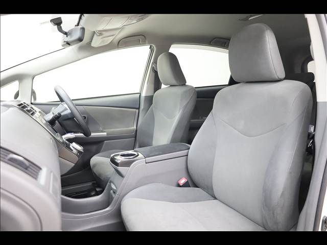 TOYOTA PRIUS Alpha 2012