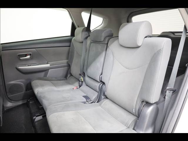 TOYOTA PRIUS Alpha 2012