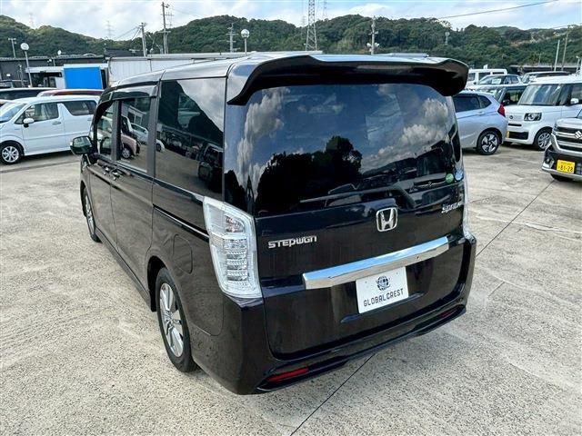 HONDA STEPWAGON SPADA 2012