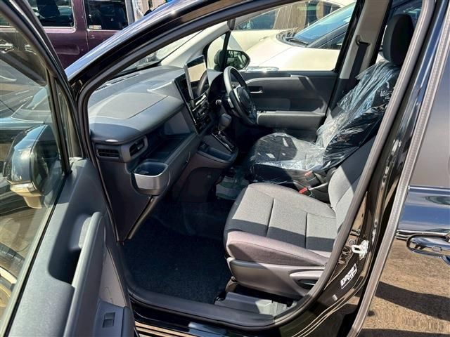 TOYOTA SIENTA HYBRID 2025