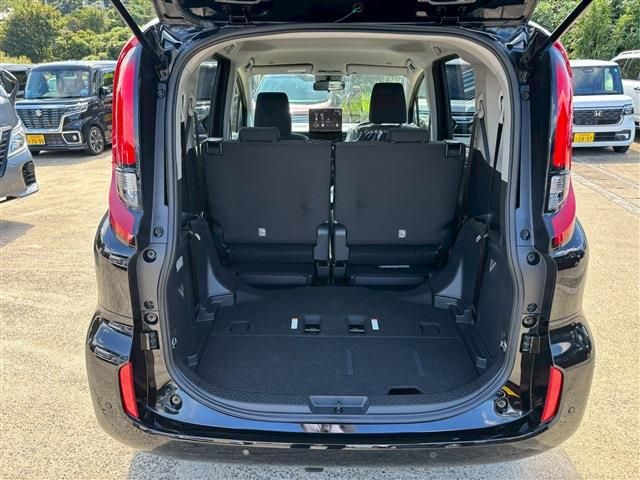 TOYOTA SIENTA HYBRID 2025