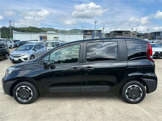 TOYOTA SIENTA HYBRID 2025