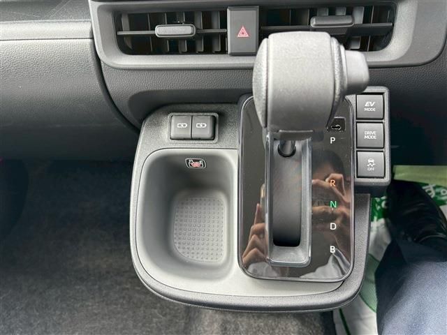 TOYOTA SIENTA HYBRID 2025