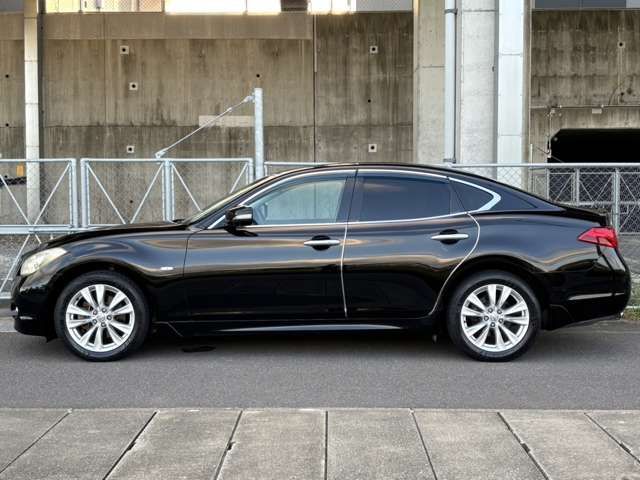 NISSAN FUGA 2010
