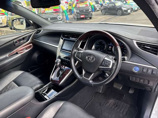 TOYOTA HARRIER 4WD 2016