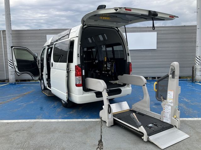 TOYOTA HIACE van 4WD 2017