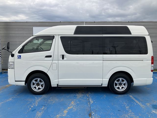 TOYOTA HIACE van 4WD 2017