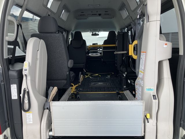 TOYOTA HIACE van 4WD 2017
