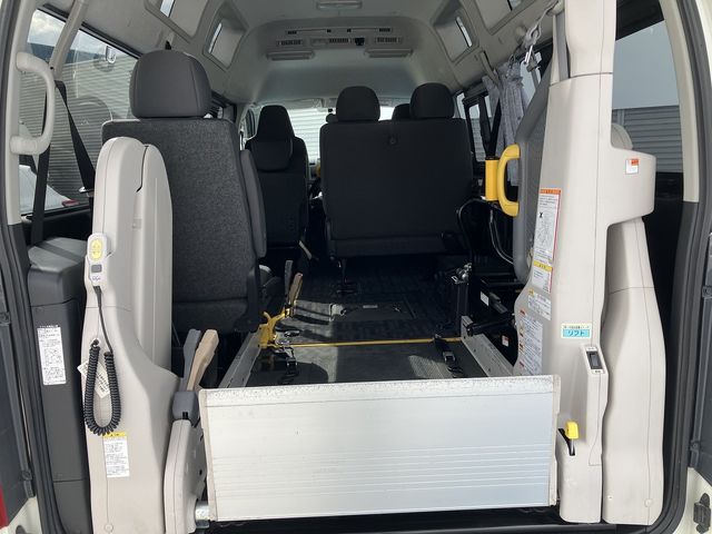 TOYOTA HIACE van 4WD 2017