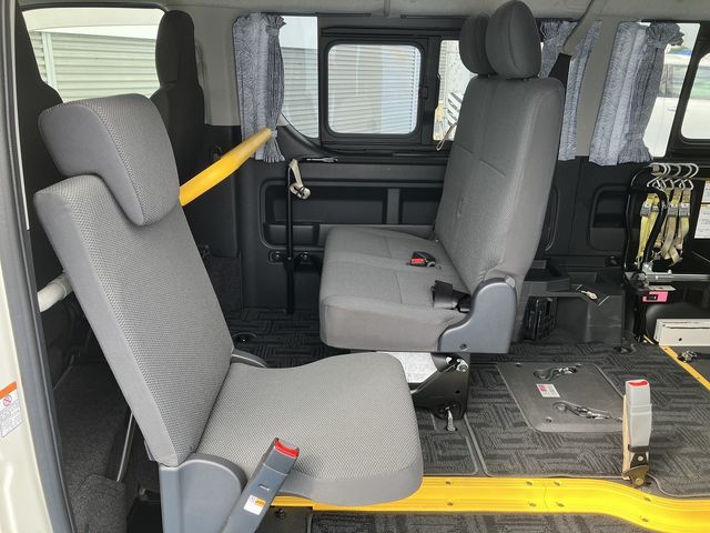 TOYOTA HIACE van 4WD 2017