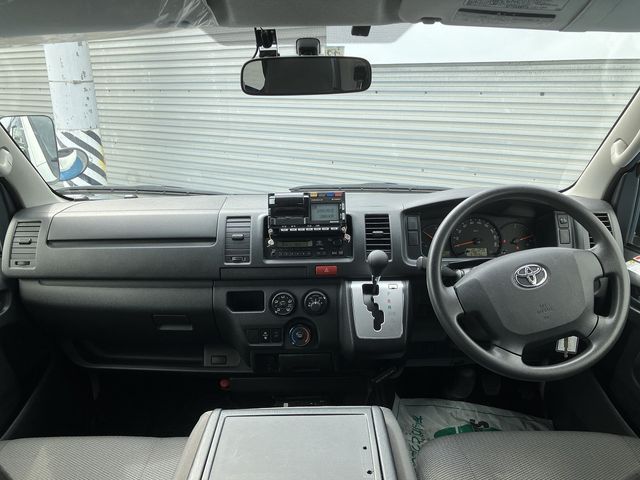 TOYOTA HIACE van 4WD 2017