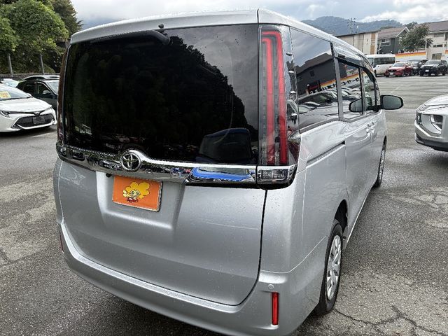 TOYOTA NOAH 4WD 2020
