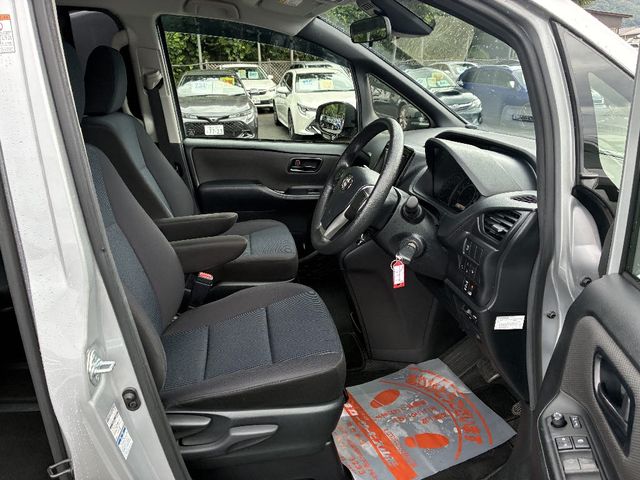 TOYOTA NOAH 4WD 2020