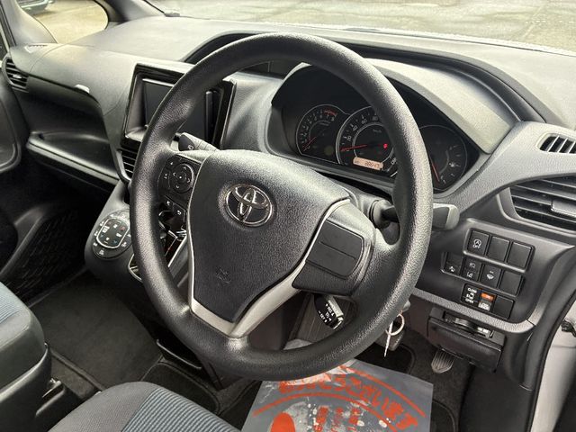 TOYOTA NOAH 4WD 2020