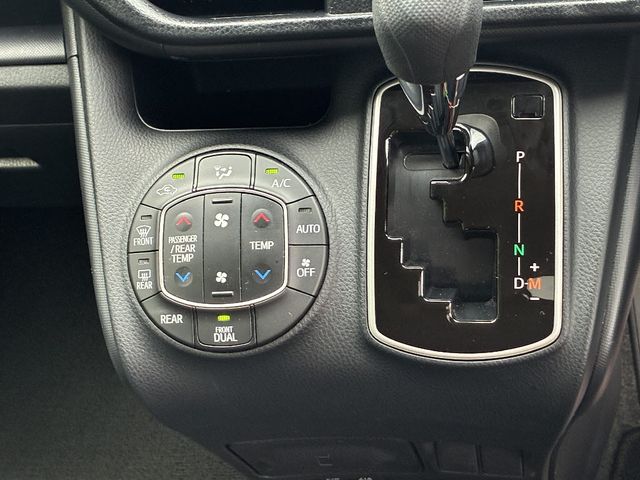 TOYOTA NOAH 4WD 2020