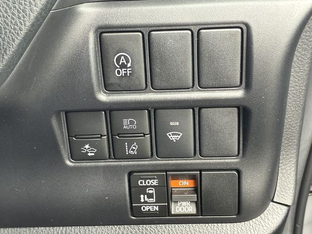 TOYOTA NOAH 4WD 2020