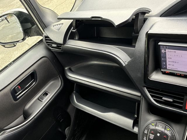 TOYOTA NOAH 4WD 2020